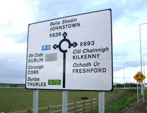 Road_sign_on_the_R639_north_of_Urlingford,_Ireland_-_20090502