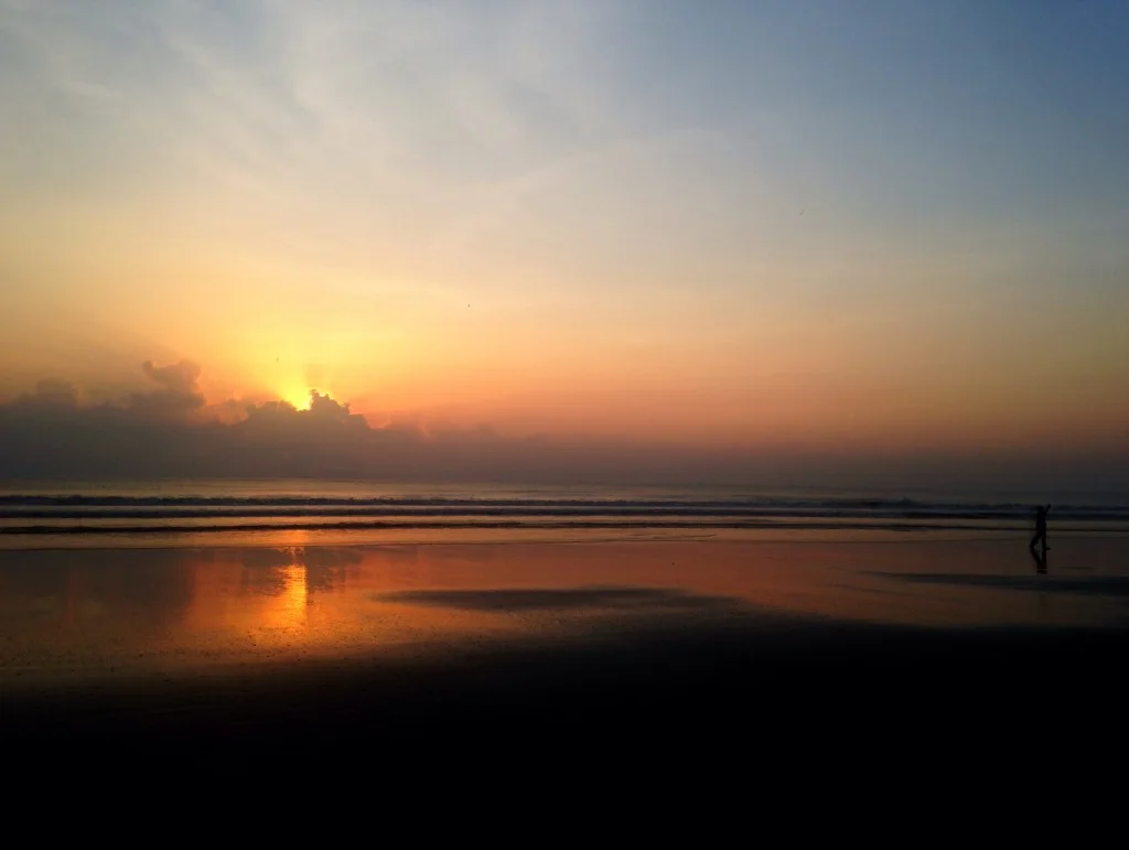 Kuantan what to do: morning sunrise on Balok beach