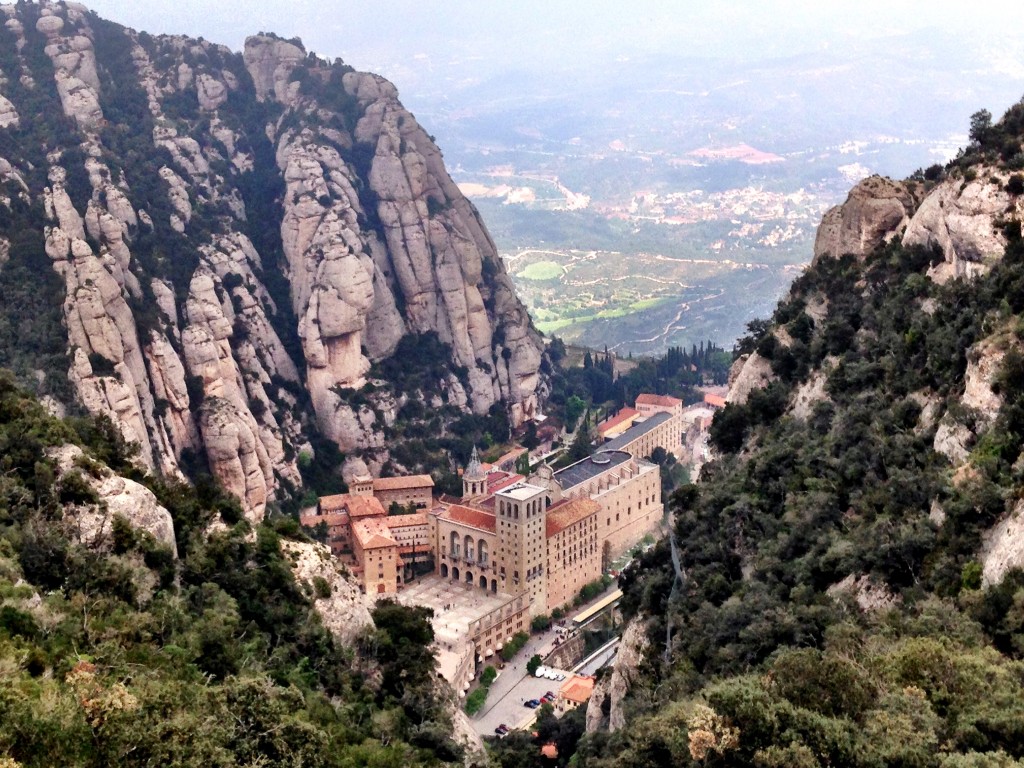 how to get to montserrat from barcelona