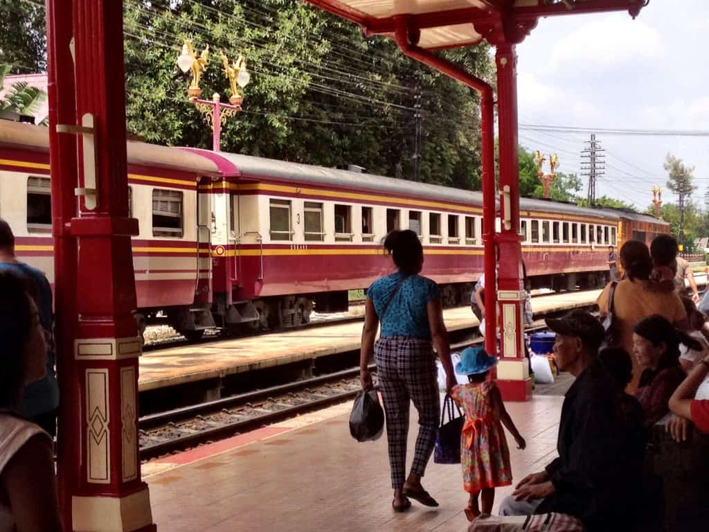 train from Bangkok to Hua Hin