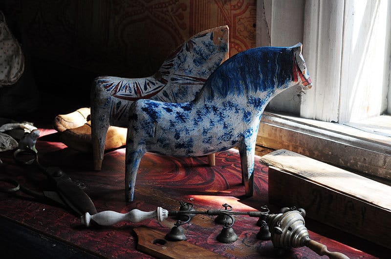 Antique Dala Horse. Photo Credit: Jerry MagnuM Porsbjer (www.magnumphoto.se) [GFDL (https://www.gnu.org/copyleft/fdl.html) or CC BY-SA 3.0 (https://creativecommons.org/licenses/by-sa/3.0)], via Wikimedia Commons