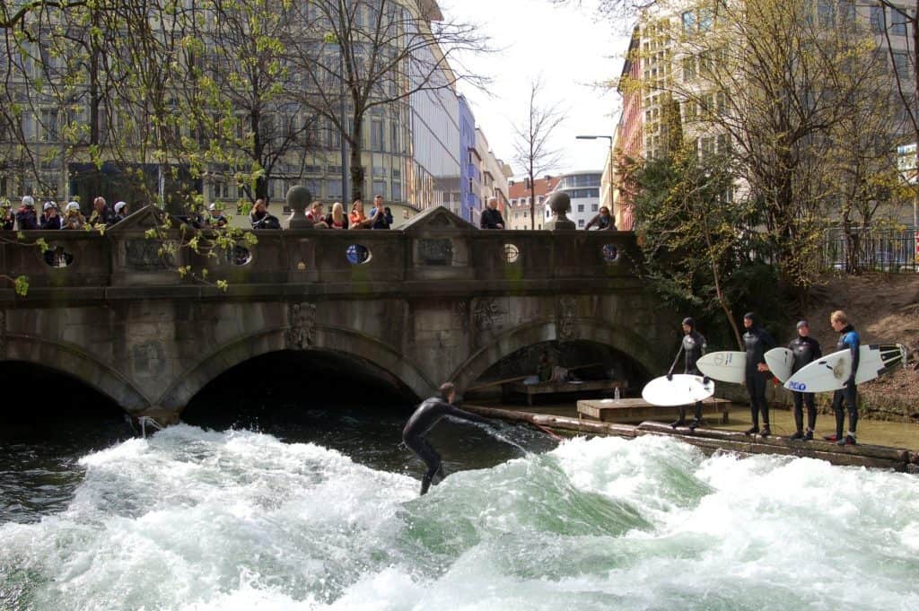 unusual things to do in Munich - surfing in Englischer Garten