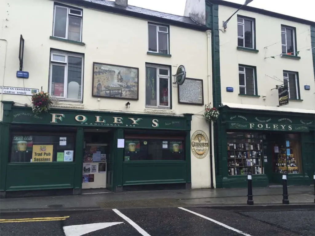 restaurants in sligo ireland: Foley's Pub
