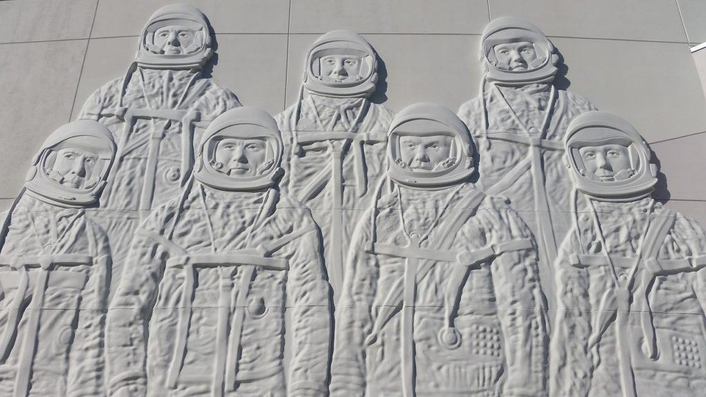 astronauts 1859505 1280