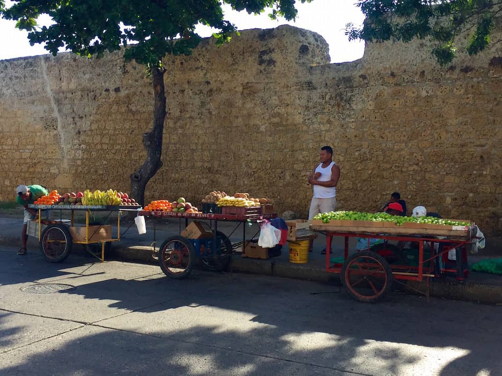 fruit vendors at the Getsemaní wall