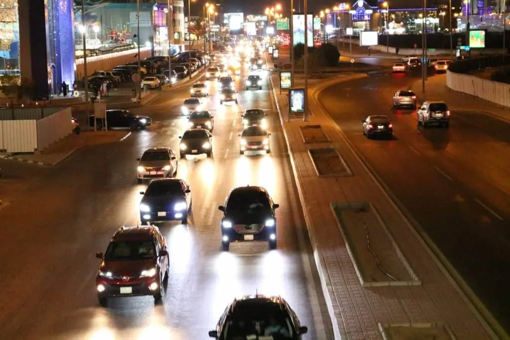 ryadh saudi arabia traffic at night
