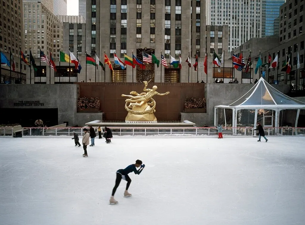 ice skating at rockefeller center plaza