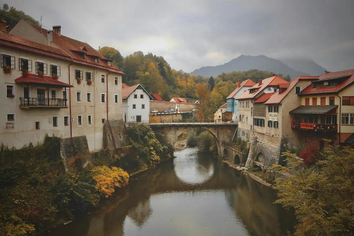 Airfare Drops Just in Time for Fall: Here’s Where to Go 1 pexels fnfoto 3045635