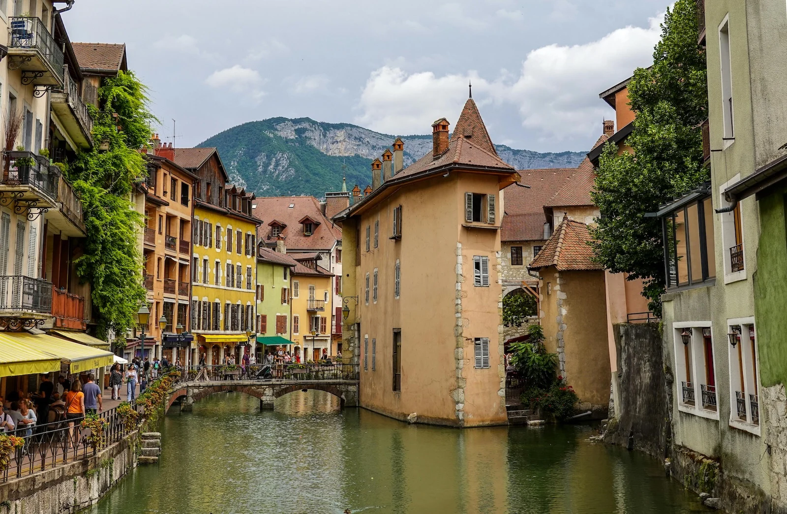 More Than Venice and Amsterdam: 15 Canal Cities That Will Steal Your Heart 2 pexels magda ehlers pexels 12780953
