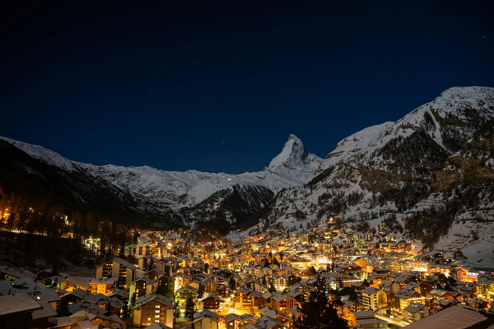 The Glacier Express: A Journey Like No Other 1 pexels christianbuergi 6344695